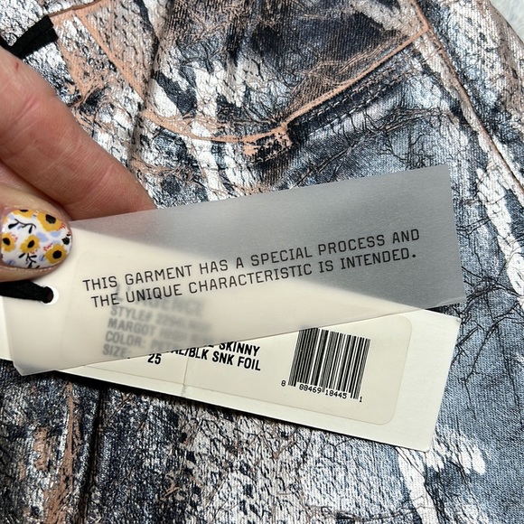 ⭐️L’Agence Margot High Rise Skinny petal black snake foil pants size 25 nwt - Picture 6 of 10